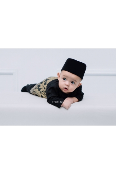 Baju Melayu Danish Black + Sampin RAYA White Silver
