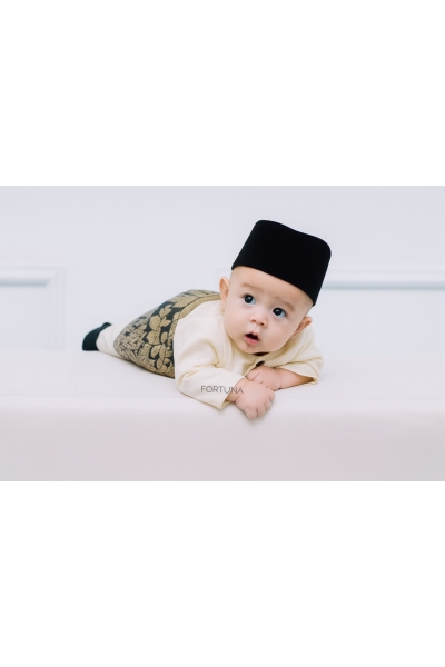 Baju Melayu Danish Off White + Sampin NE Black Gold